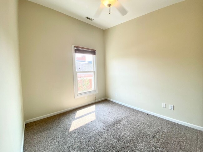 Building Photo - 4 Bedroom/3.5 Bath. UC Rental Located on J...