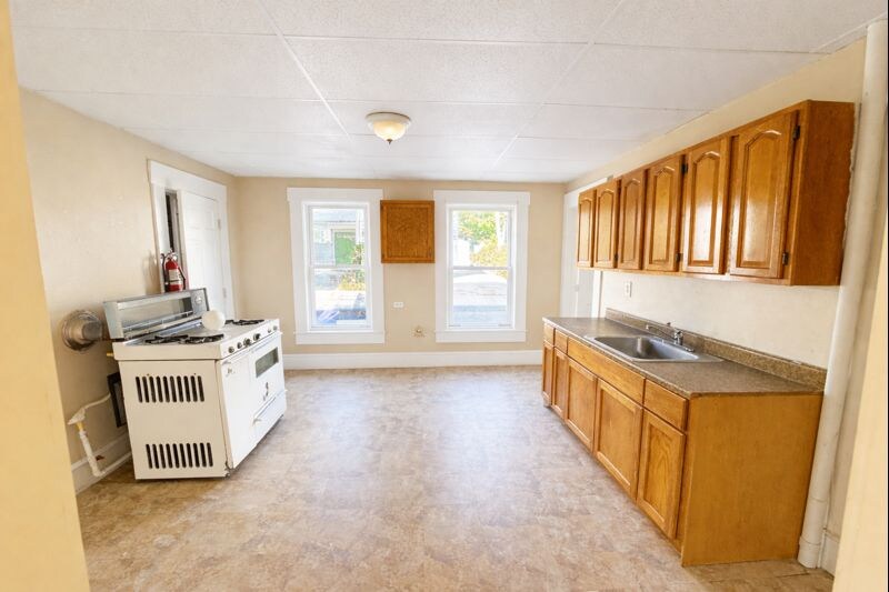 Building Photo - 242 E High St