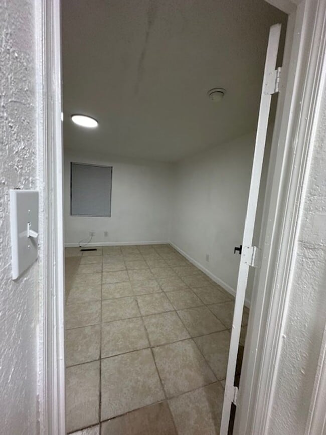 Building Photo - JP - Early