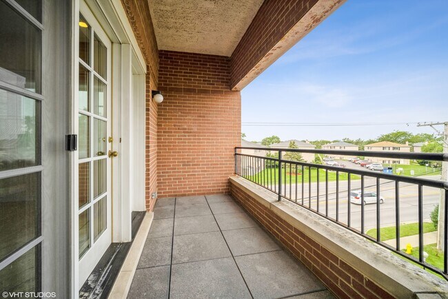 Building Photo - 755 Milwaukee Ave