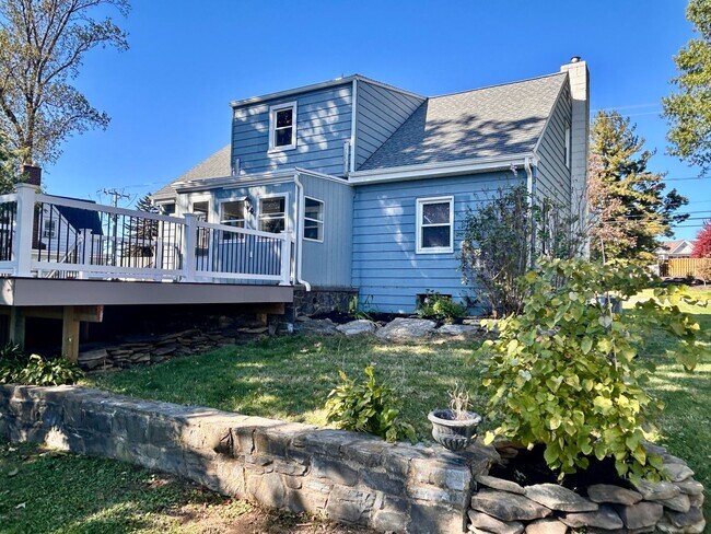 Building Photo - Spacious 3-Bedroom 1.5 Bath Home For Rent ...
