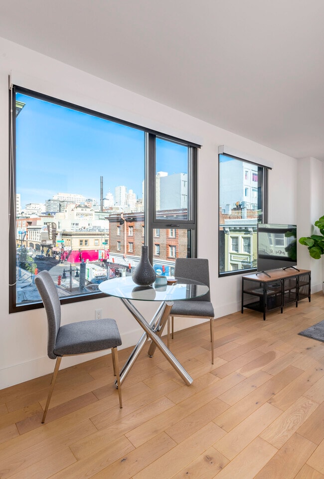 Building Photo - 719 Larkin St