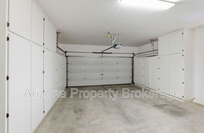 Building Photo - 4551 Luna Rd W