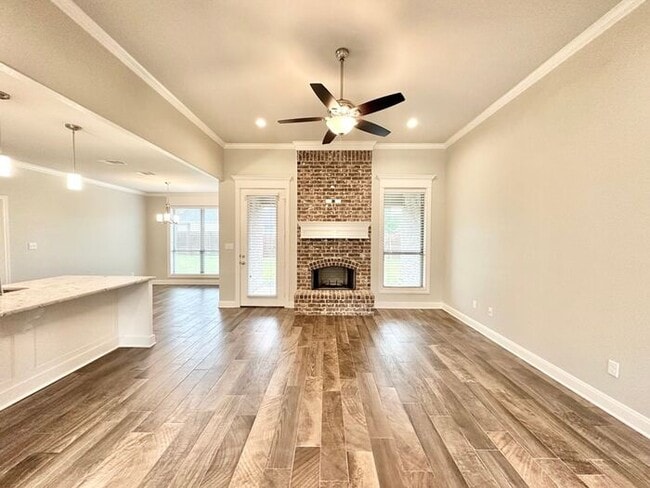 Building Photo - Available Now! Stunning 3 Bedroom 2 Bath i...