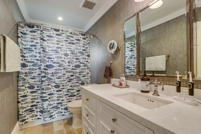 Building Photo - Furnished 2Bd/1Ba Apartment 2nd floor