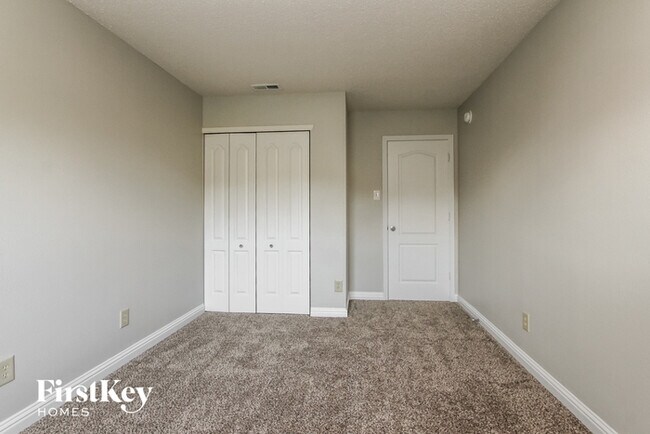 Building Photo - 529 Streamside Dr