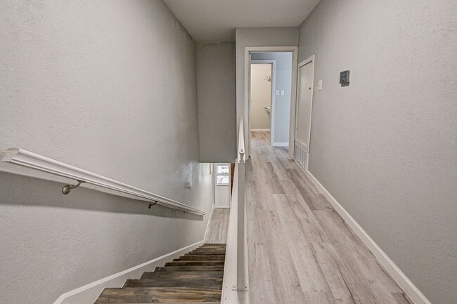 Building Photo - 13194 Trail Hollow Dr