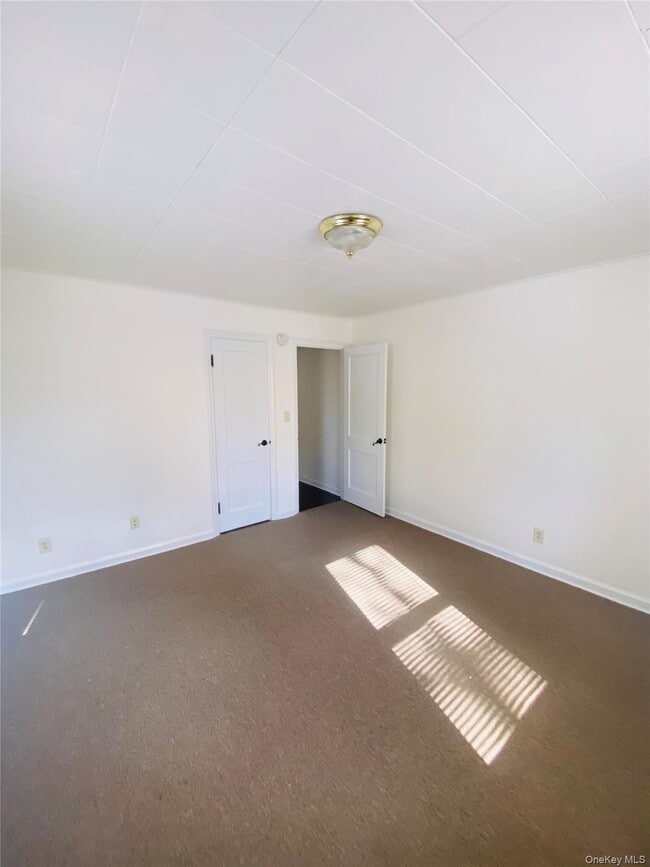 Building Photo - 5 Old State Rd