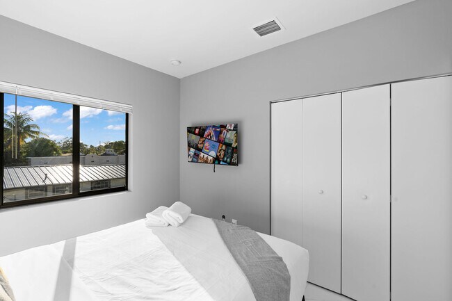 Building Photo - 1784 NW 31st St