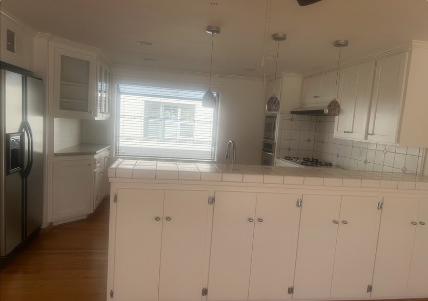 Dining Room - 4452 W Kling St