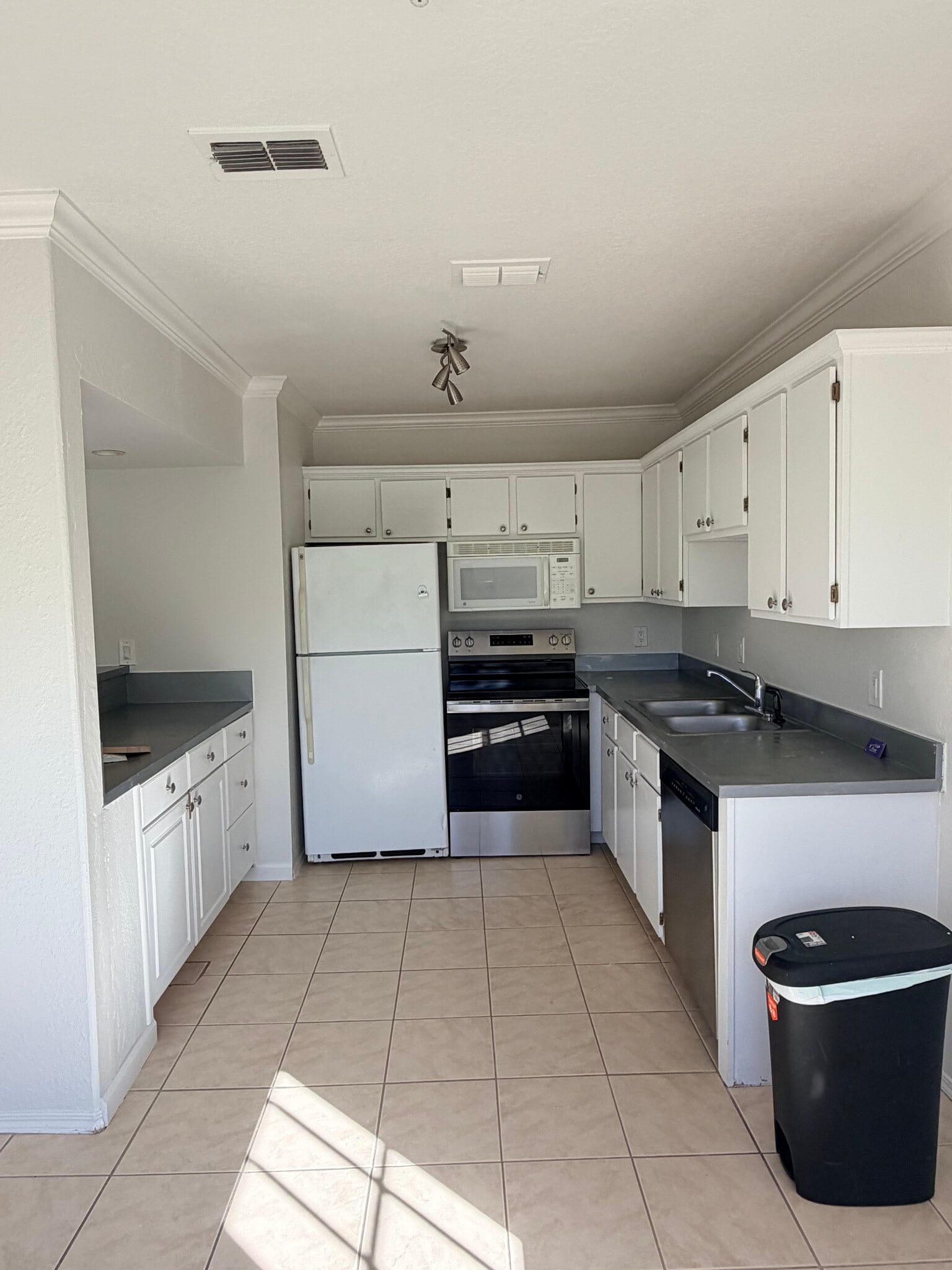 Building Photo - 1701 The Greens Way