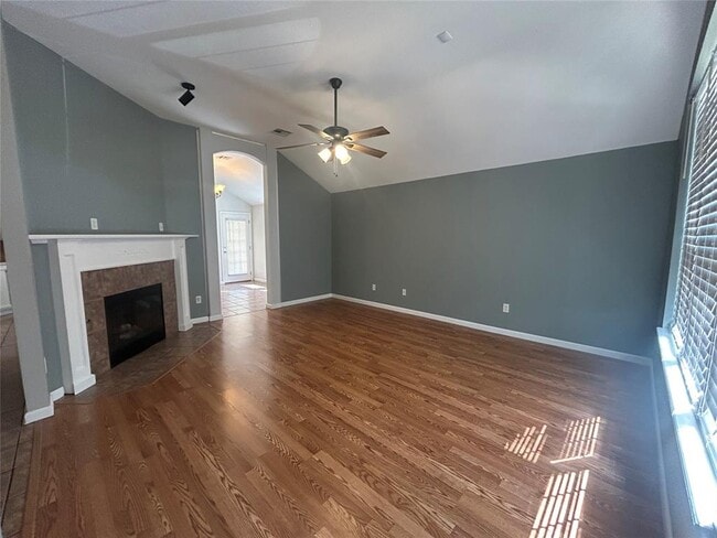 Building Photo - 1925 Olde School Rd