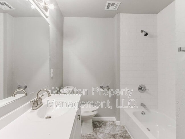 Building Photo - 721 N Louisa Ave