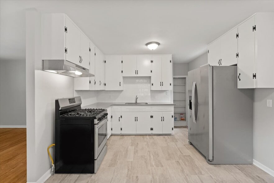 Kitchen View #1 - 2301 W 73rd St