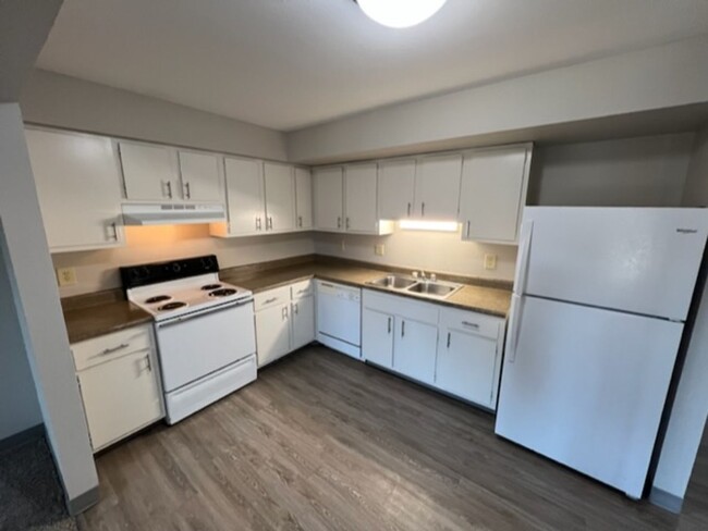 Building Photo - Multi-family Apartment Community