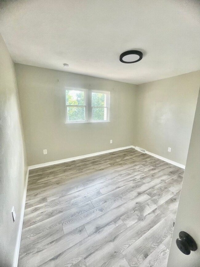 Building Photo - UPDATED 2 Bed 2 Bath-Pittsburgh Pa