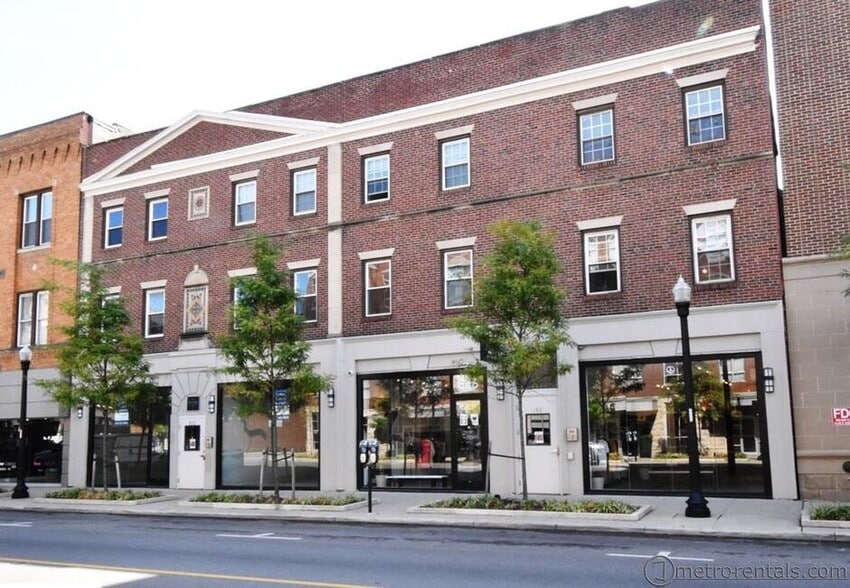 Building Photo - 842 N High St
