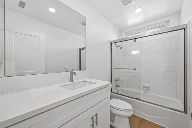 Building Photo - Beautifully Updated Huntington Beach 3 Bedroom / 2 Bathroom Home