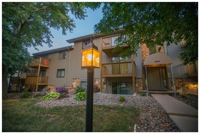 Building Photo - Cornerstone Management LLC (9517 university #20)