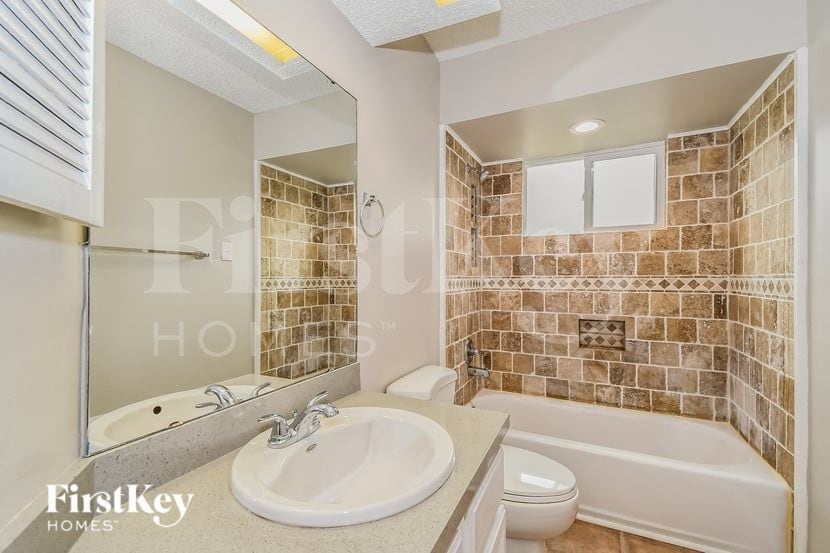 Building Photo - 8533 Moss Pointe Trail N