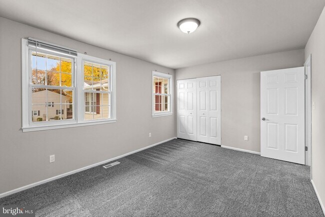 Building Photo - 314 Woodleaf Ct