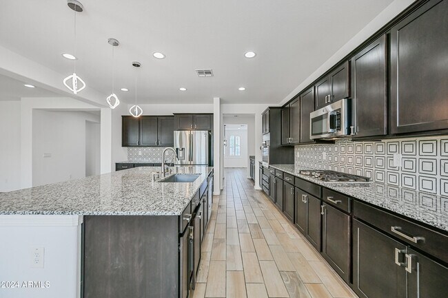 Building Photo - 14049 W Desert Hollow Dr