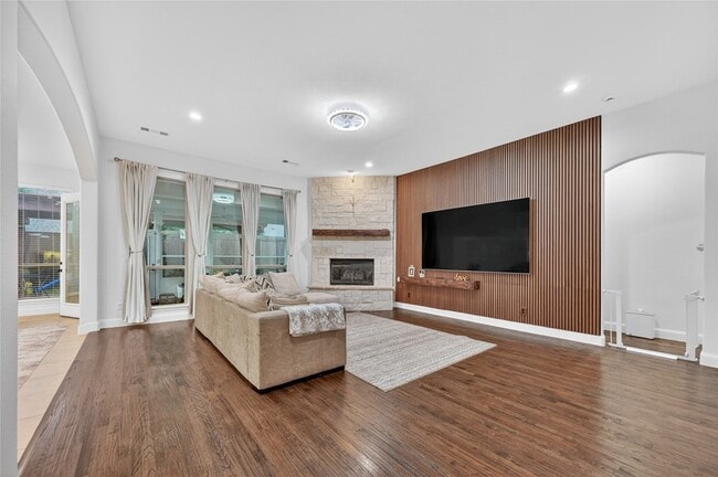 Building Photo - 400 Trailside Dr