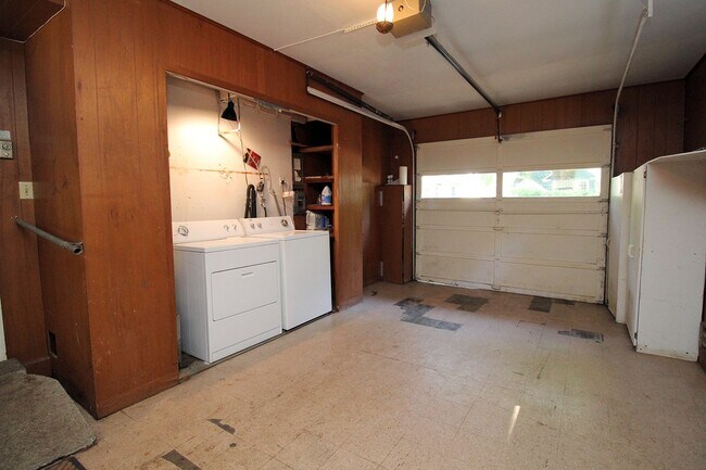 Building Photo - 16711 SW Lake Forest Blvd
