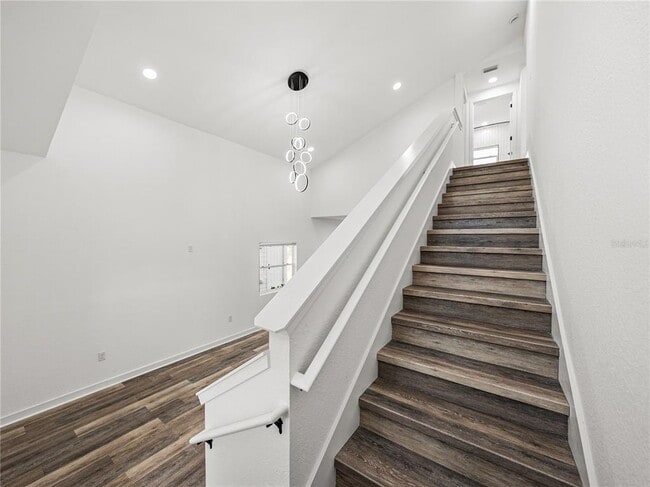 Building Photo - 720 W 14th St