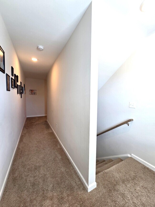 Building Photo - 1762 Camazay Dr