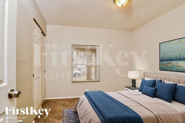 Building Photo - 6208 Silver Fox Dr