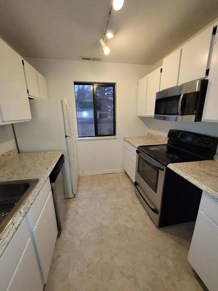 Building Photo - 2127 Melrose Dr