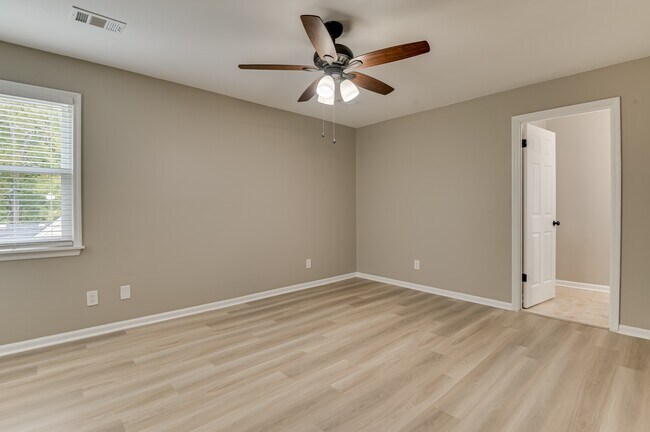 Building Photo - 454 Windtree Pl