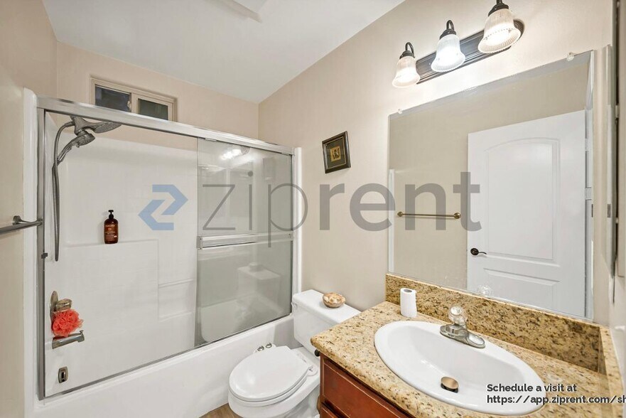 Building Photo - 443 Monrovista Ave