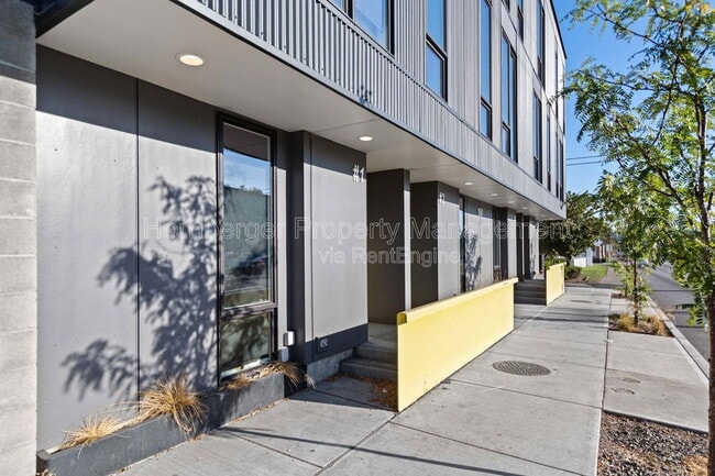 Building Photo - 1860 N Hamilton St