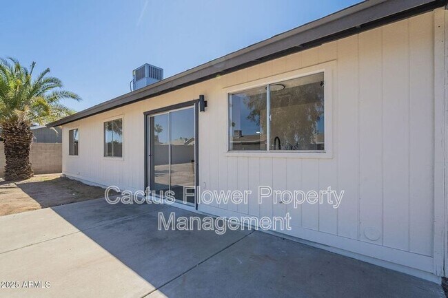 Building Photo - 1708 W Estrella Dr