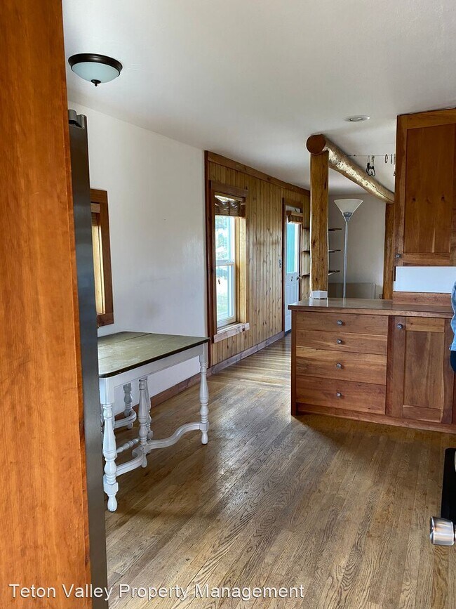 Building Photo - 2 br, 1 bath House - 5135 N 410 W Lower Unit