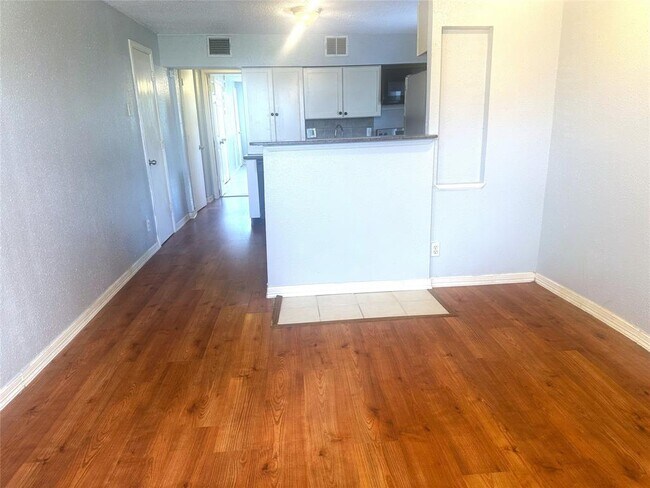 Primary Photo - 3214 Hutchins St