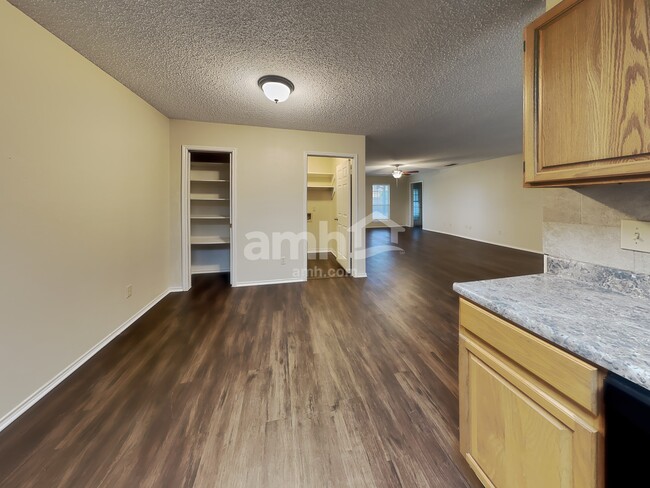 Building Photo - 874 Garden Cir