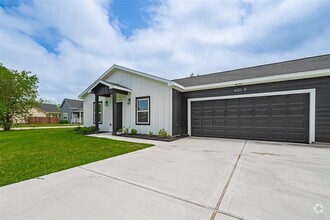 Building Photo - 630 Silliman St