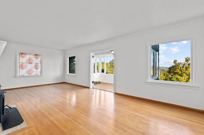 Building Photo - 4Bd/3Ba Seattle House