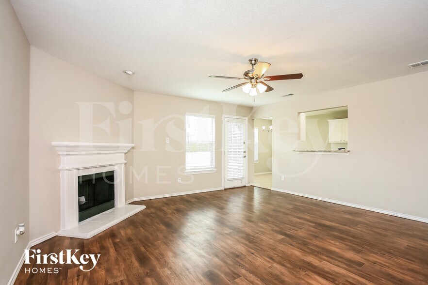 Building Photo - 225 Grant Dr