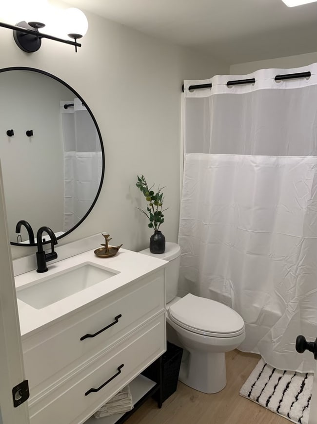 Building Photo - 4 Grand Hall