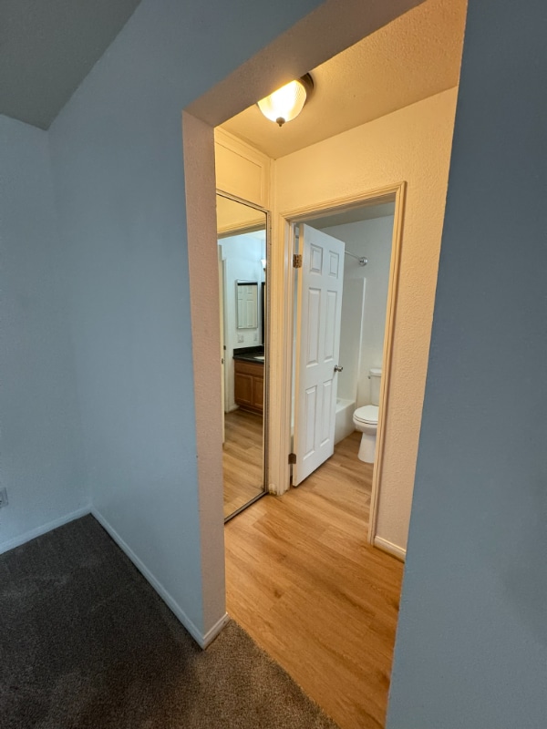 Building Photo - 7180 Shoreline Dr