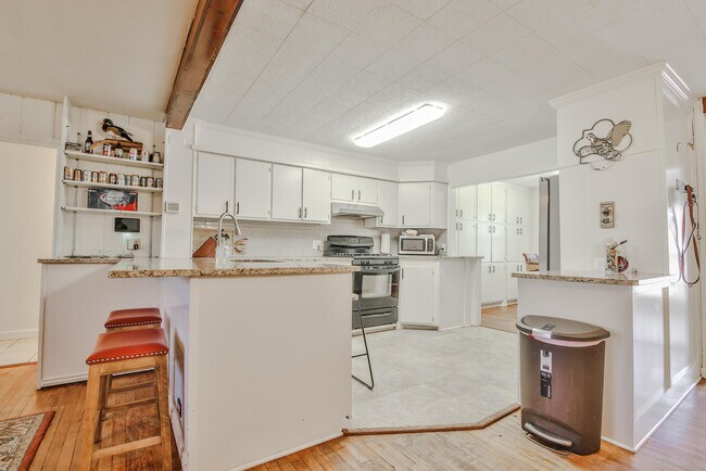 Building Photo - 2407 32nd St