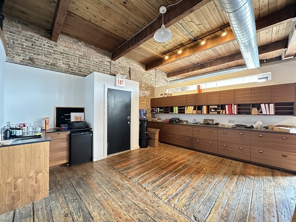 Building Photo - 3124 W Carroll Ave