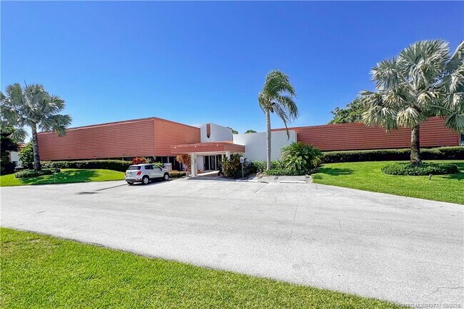 Primary Photo - 2600 SE Ocean Blvd
