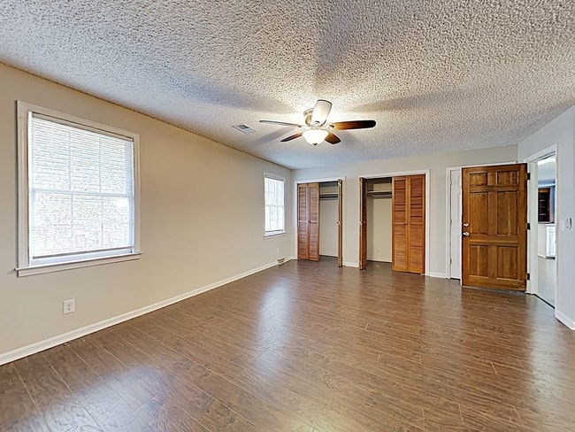 Building Photo - 4200 Oakridge Dr Columbia SC 29204