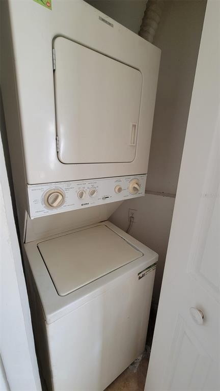 Building Photo - 826 Sky Lake Cir