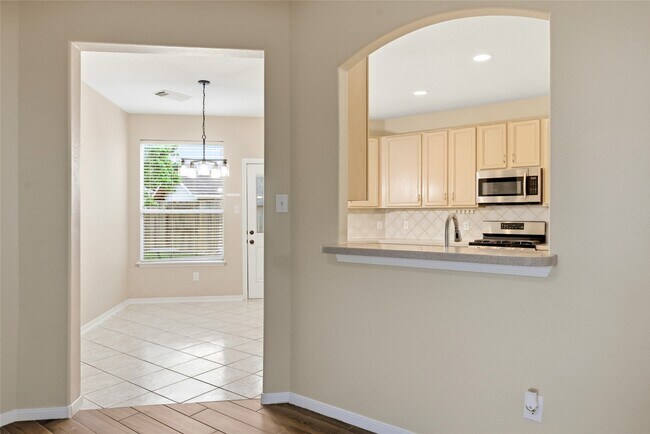 Building Photo - 3711 Slocom Dr